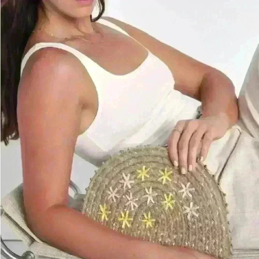Lulus Exceptionallyβ Sunny Embroidered Half Moon clutch NWT